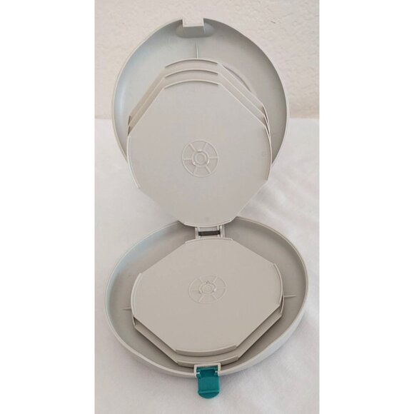 Levaquin Drug Rep Pharmaceutical Company 10 Disc CD DVD Carrying Case - Picture 3 of 5